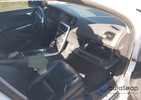 2015 Volvo S60 T5 Premier из США, поврежденный, VIN YV126MFK8F1342350